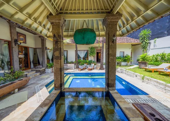 Chandi 2 - Legian - - 5 Bedroom 4 Bathroom - Great Location ! فيلة