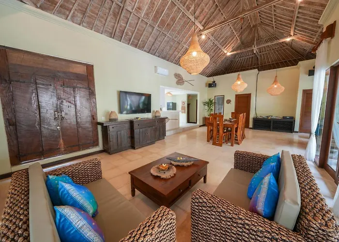 Chandi 2 - Legian - - 5 Bedroom 4 Bathroom - Great Location ! فيلة *
