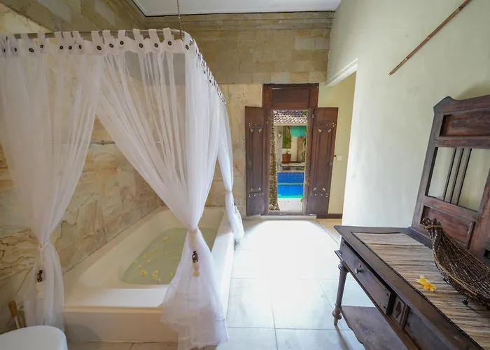 Chandi 2 - Legian - - 5 Bedroom 4 Bathroom - Great Location ! فيلة سمينياك