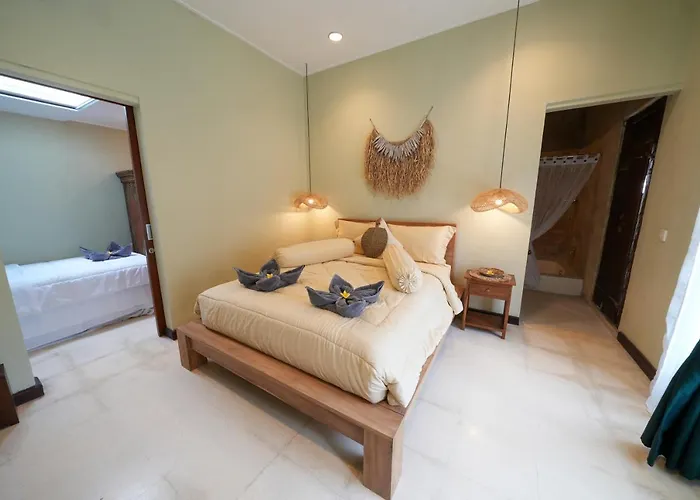 Chandi 2 - Legian - - 5 Bedroom 4 Bathroom - Great Location ! سمينياك