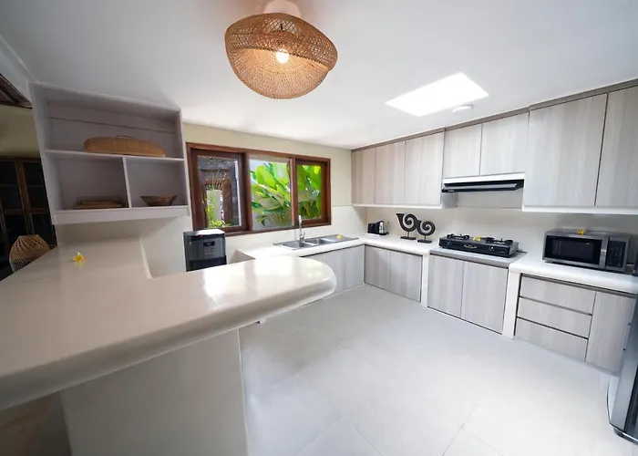 Chandi 2 - Legian - - 5 Bedroom 4 Bathroom - Great Location ! فيلة