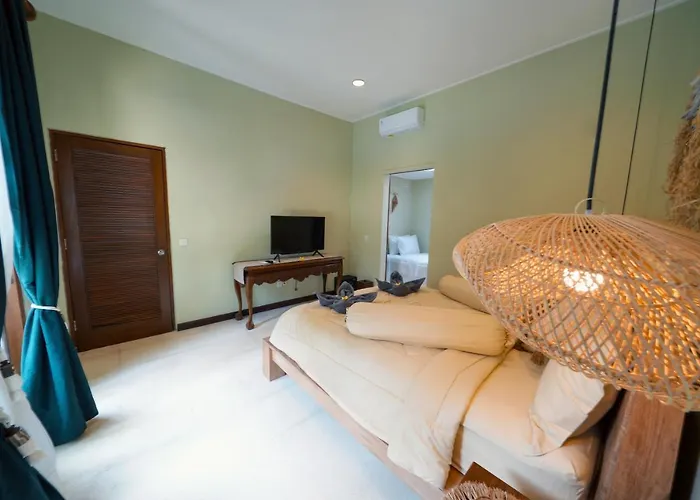 Chandi 2 - Legian - - 5 Bedroom 4 Bathroom - Great Location ! فيلة *